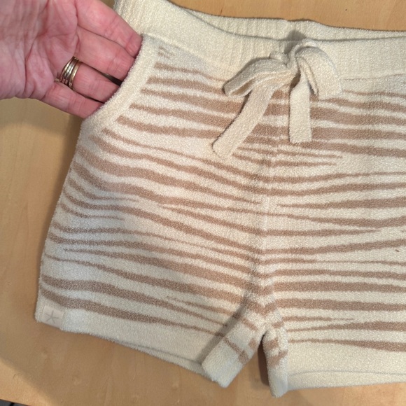 Barefoot Dreams Kids Beige and White Striped Pajama Set - Picture 6 of 11
